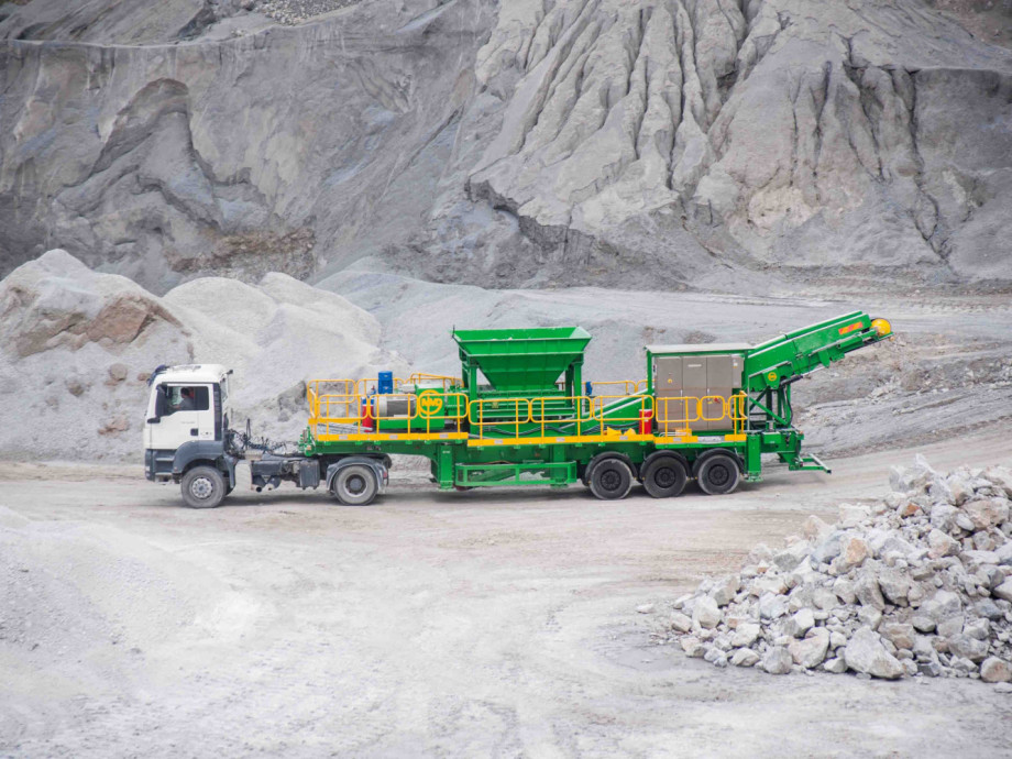 portable sizer unit in a mine